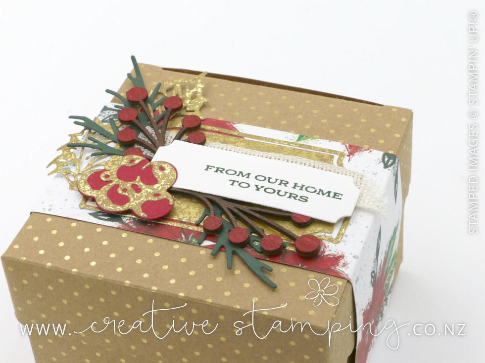 Boughs of Holly Christmas Scalloped Kraft Treat Boxes